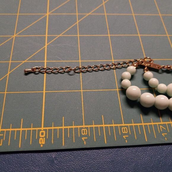 Vintage three strand mint green necklace - Picture 3 of 6